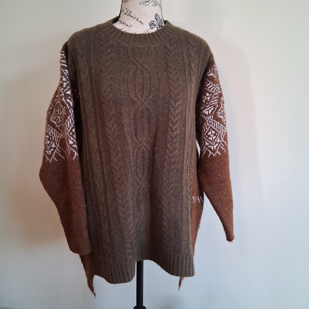 Elegant Olive and Brown Cable Knit Sweater - Picture 4 of 14